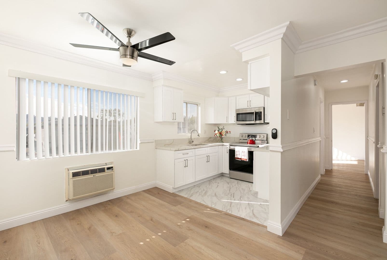 North Hollywood Apartment: 6023 Whitsett Ave.