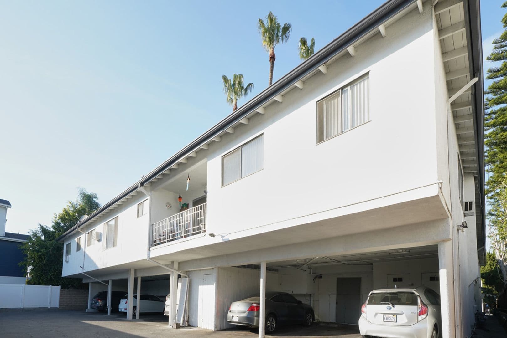 Van Nuys Apartment: 6042/6060 Fulton Ave.