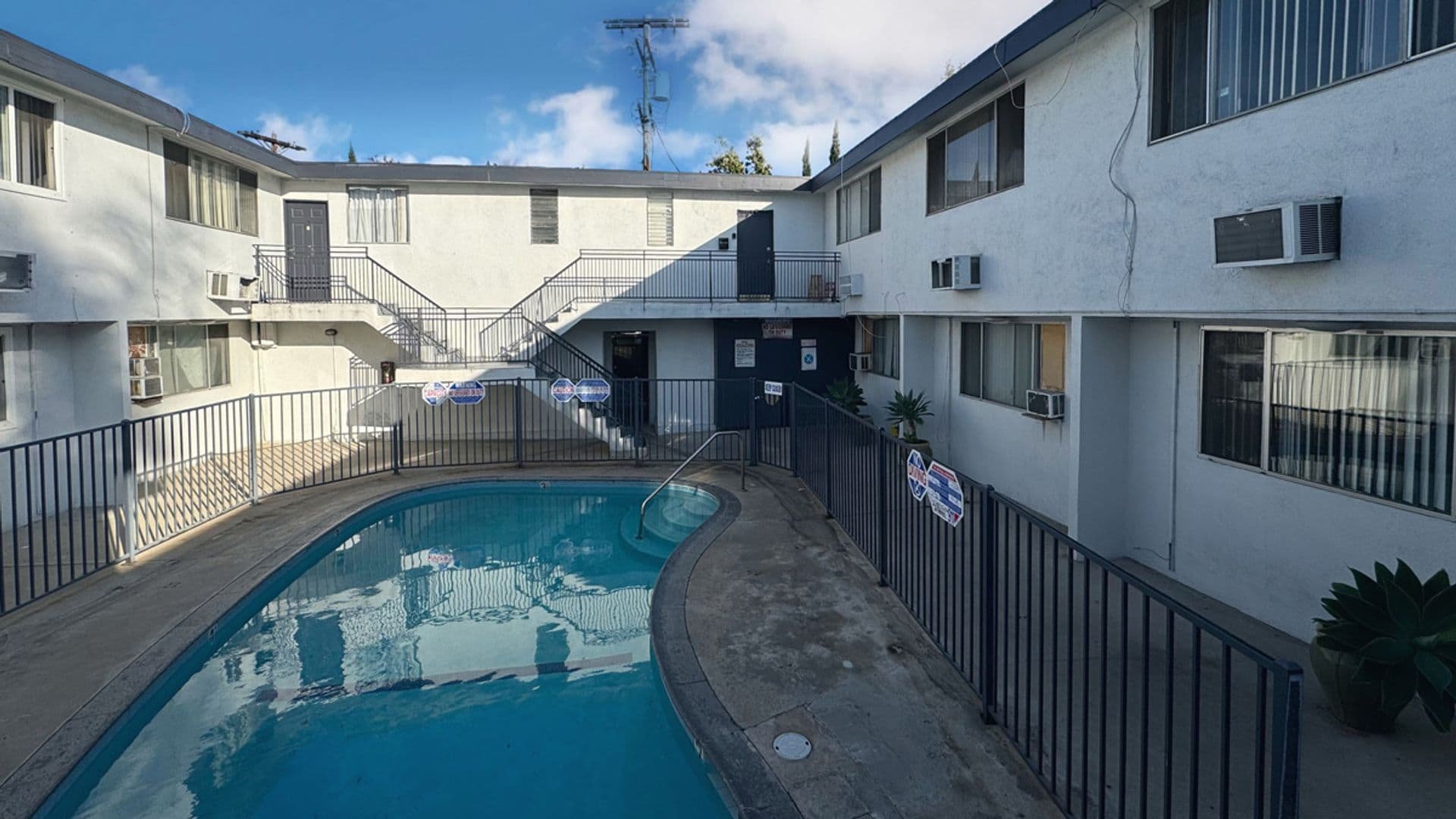 Van Nuys Apartment: 6042/6060 Fulton Ave.