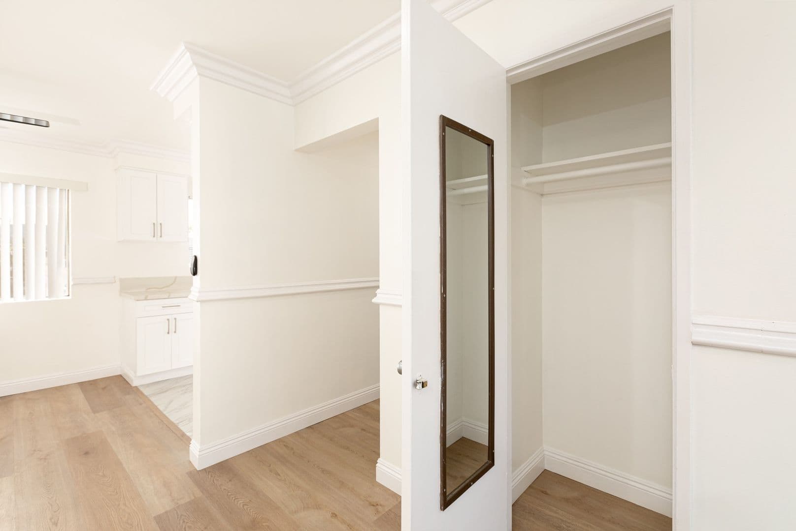 North Hollywood Apartment: 6023 Whitsett Ave.