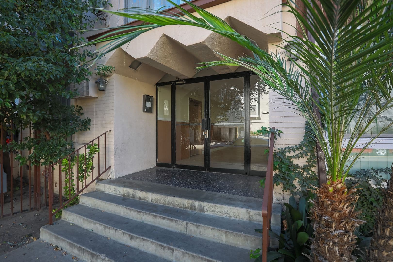 North Hollywood Apartment: 5726 Camellia Ave.