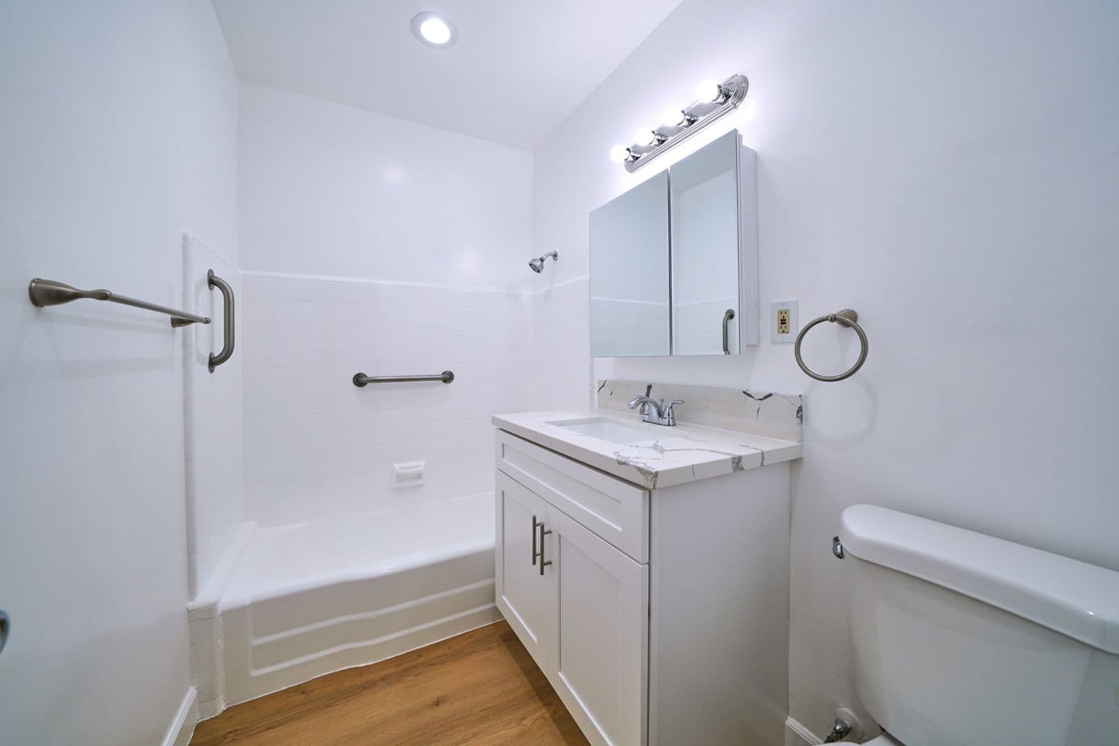 Valley Village Apartment: 12410 Chandler Blvd
