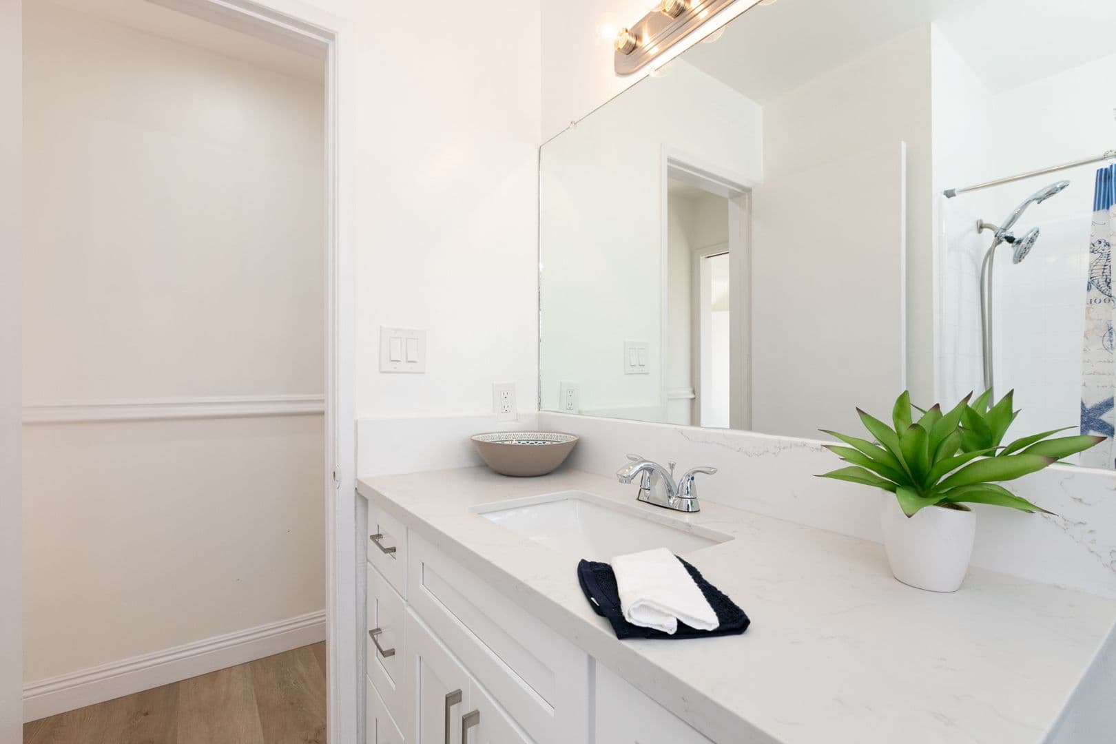 North Hollywood Apartment: 6023 Whitsett Ave.