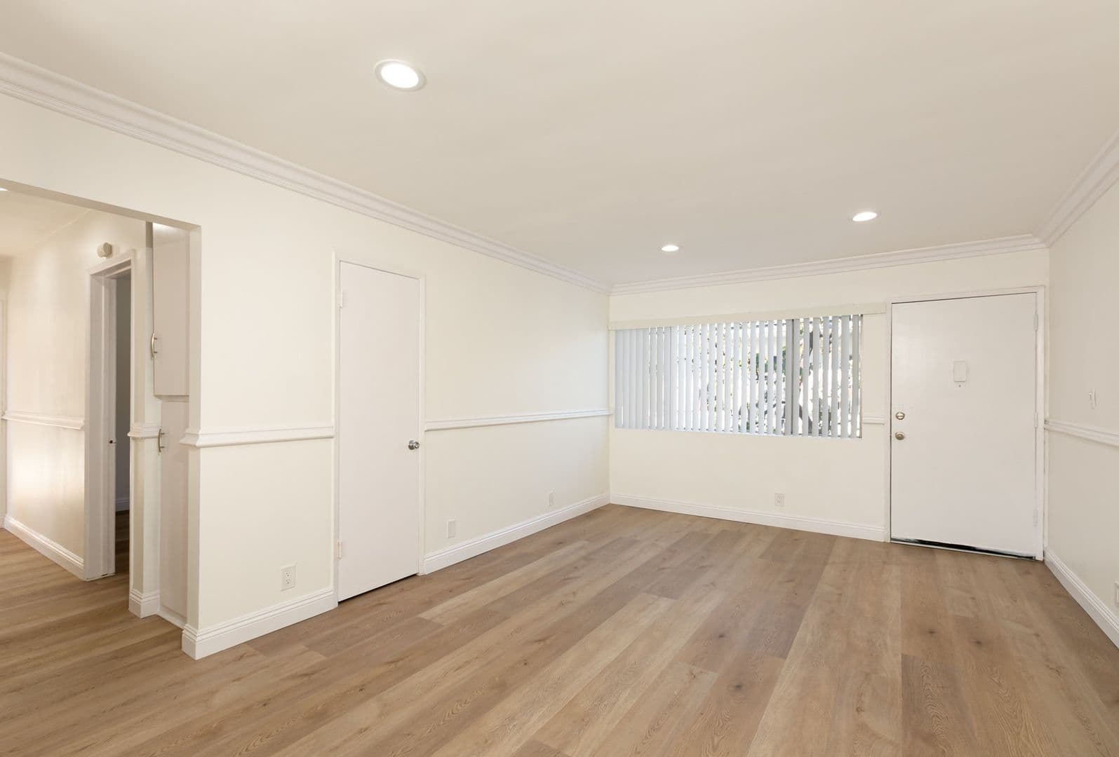 North Hollywood Apartment: 6023 Whitsett Ave.