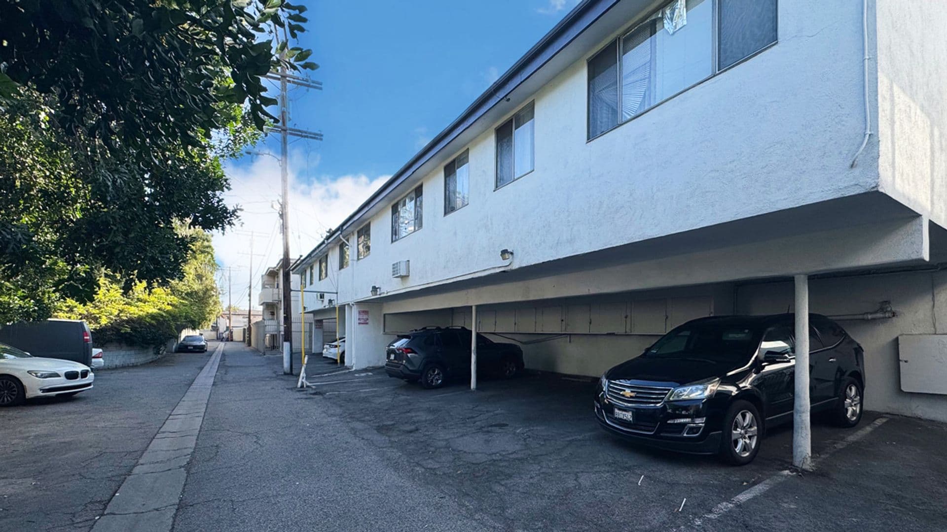 Van Nuys Apartment: 6042/6060 Fulton Ave.