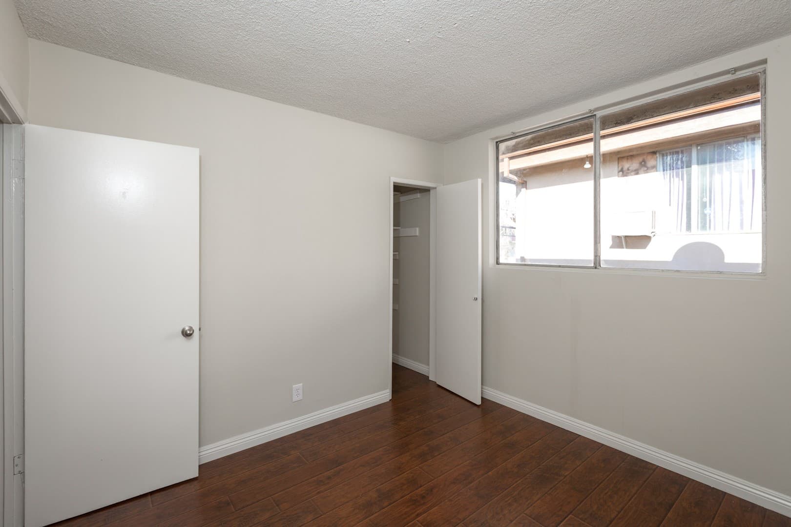 Van Nuys Apartment: 6042/6060 Fulton Ave.