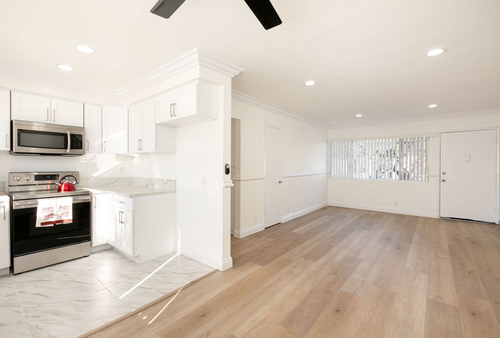 North Hollywood Apartment: 6023 Whitsett Ave.
