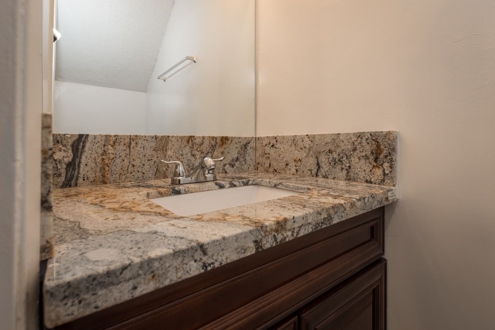 Van Nuys Apartment: 6042/6060 Fulton Ave.
