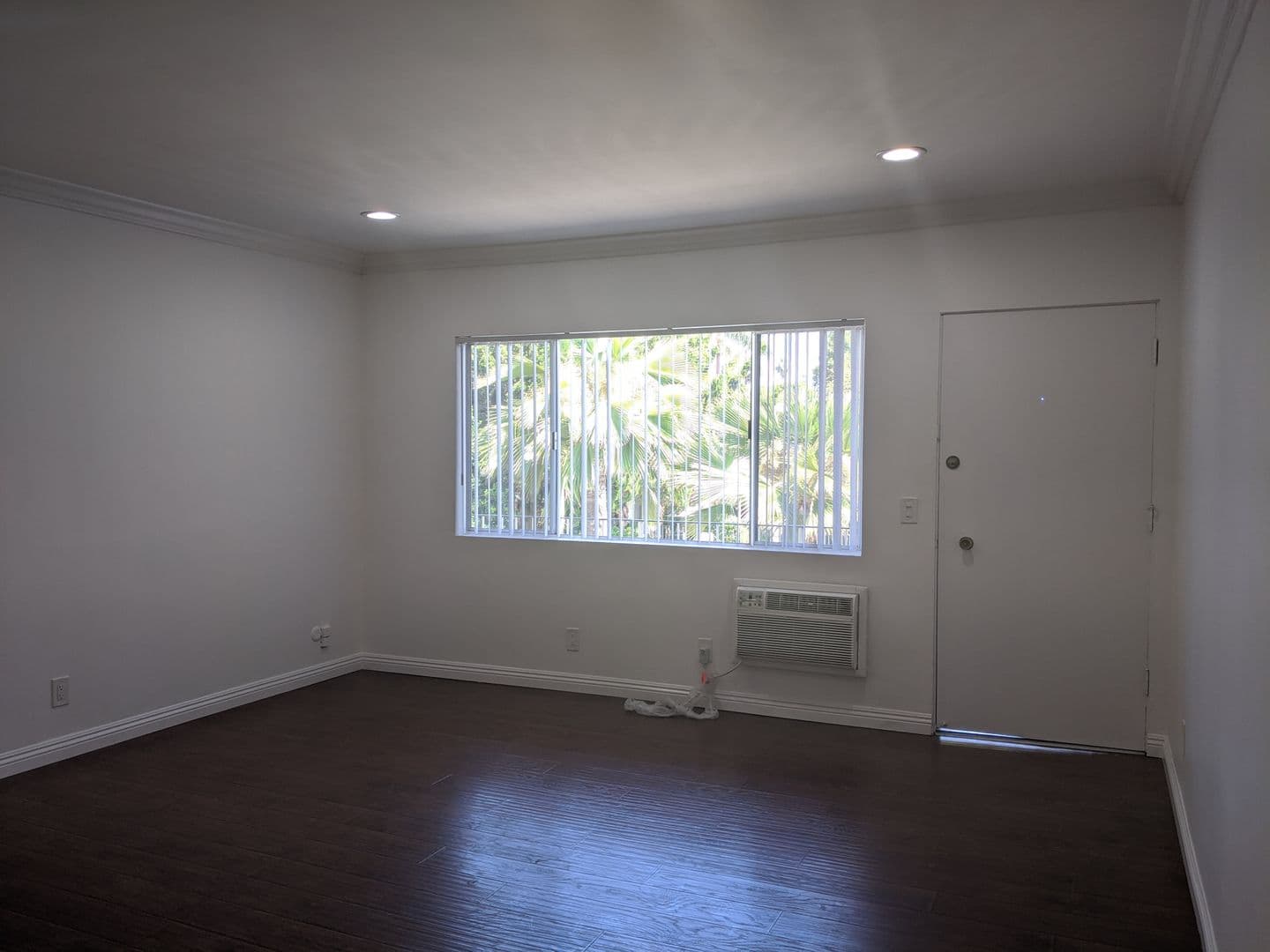 Valley Glen Apartment: 14024 Oxnard St.
