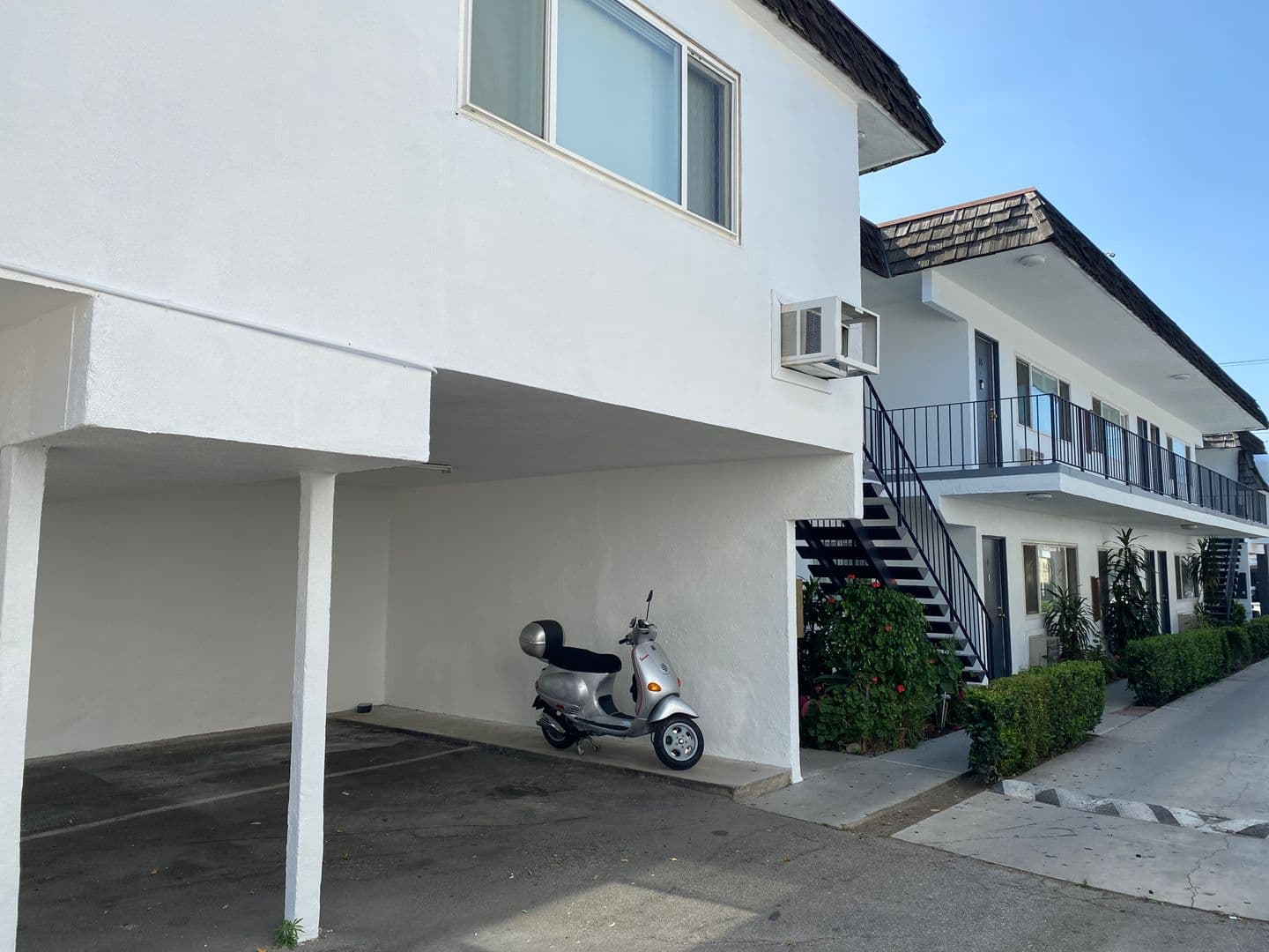 Van Nuys Apartment: 16215-16221 Vanowen St.