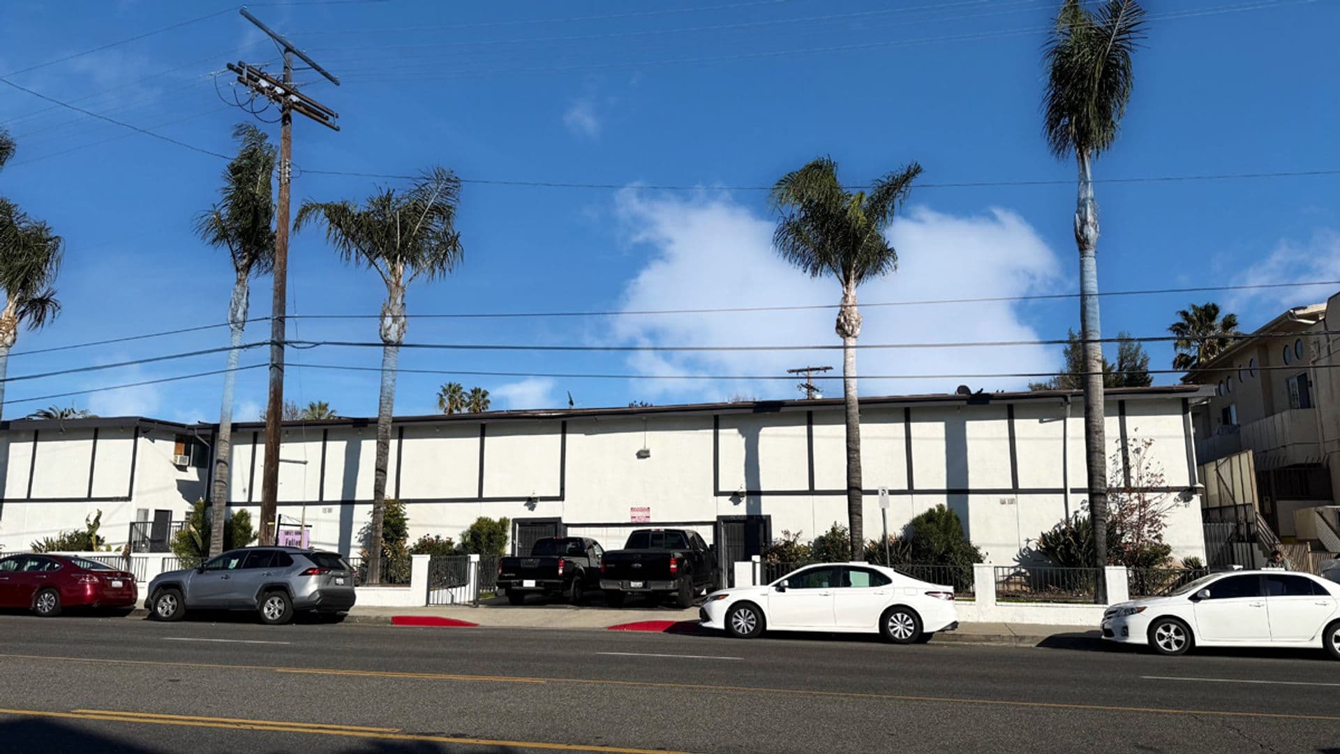 Van Nuys Apartment: 6042/6060 Fulton Ave.