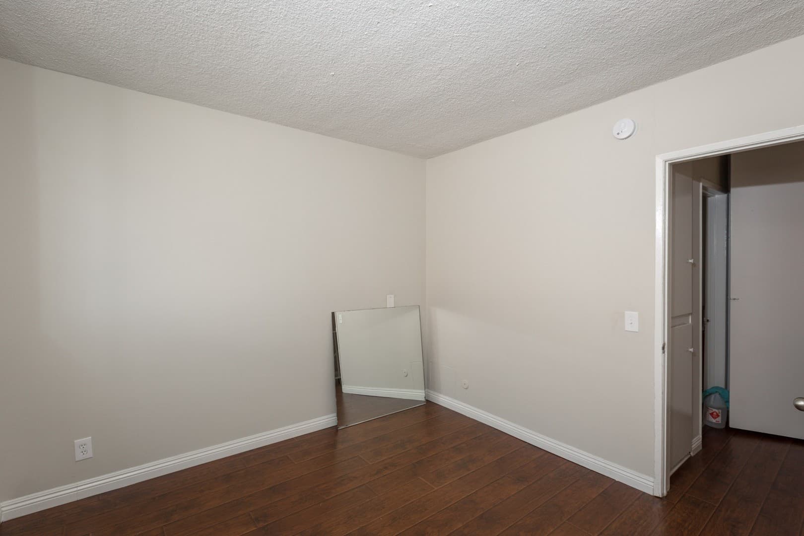 Van Nuys Apartment: 6042/6060 Fulton Ave.