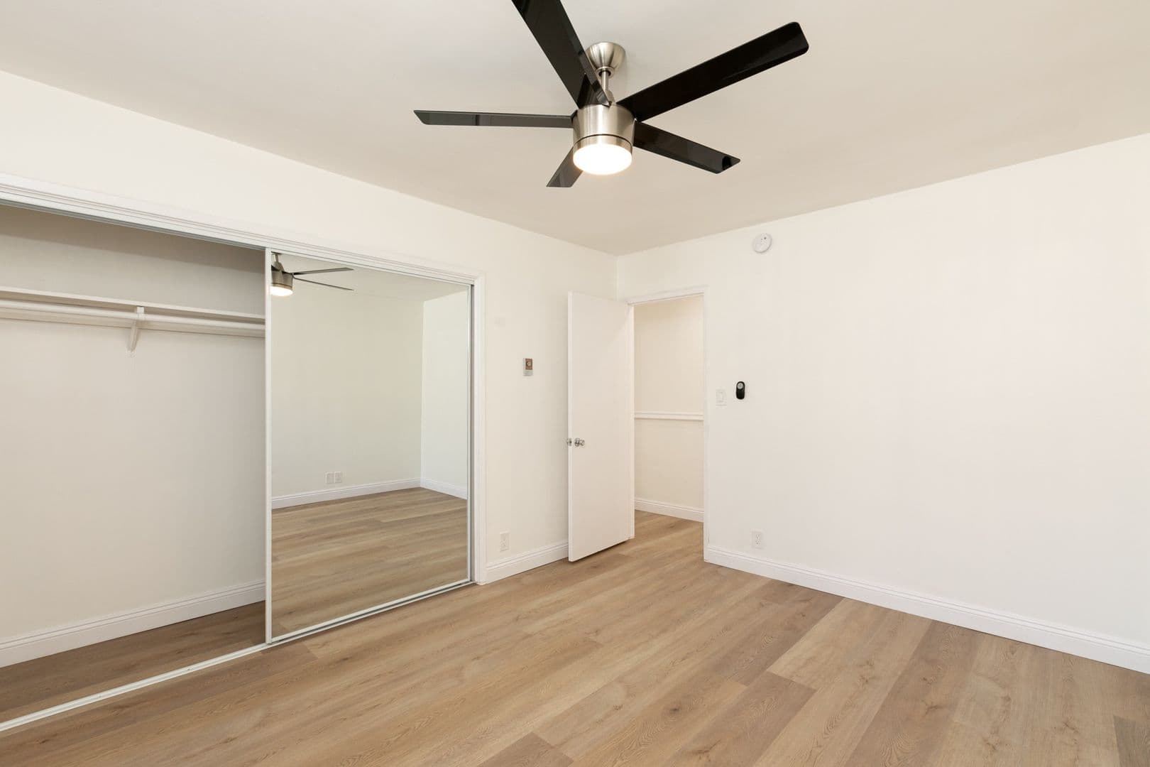 North Hollywood Apartment: 6023 Whitsett Ave.