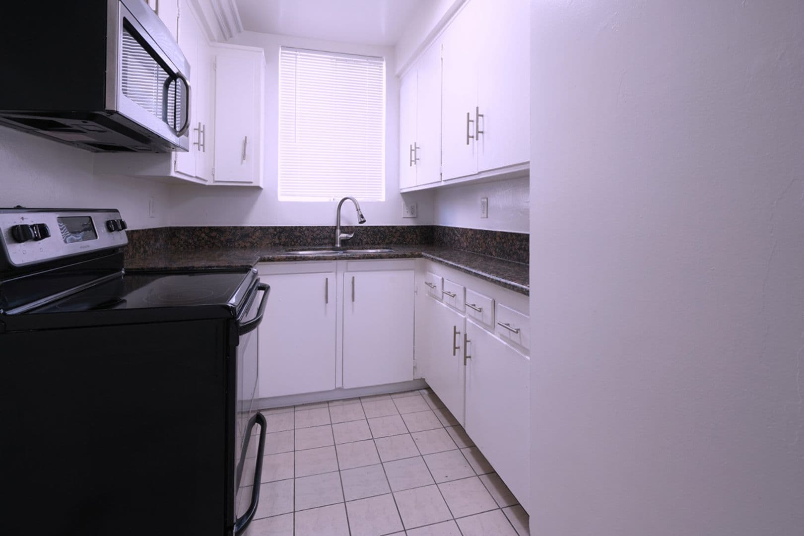 Van Nuys Apartment: 6042/6060 Fulton Ave.