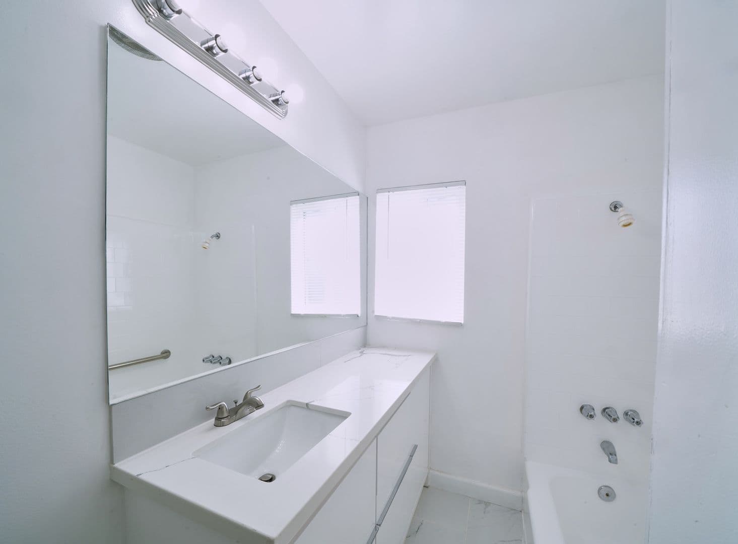 Valley Glen Apartment: 6335 Whitsett Ave.