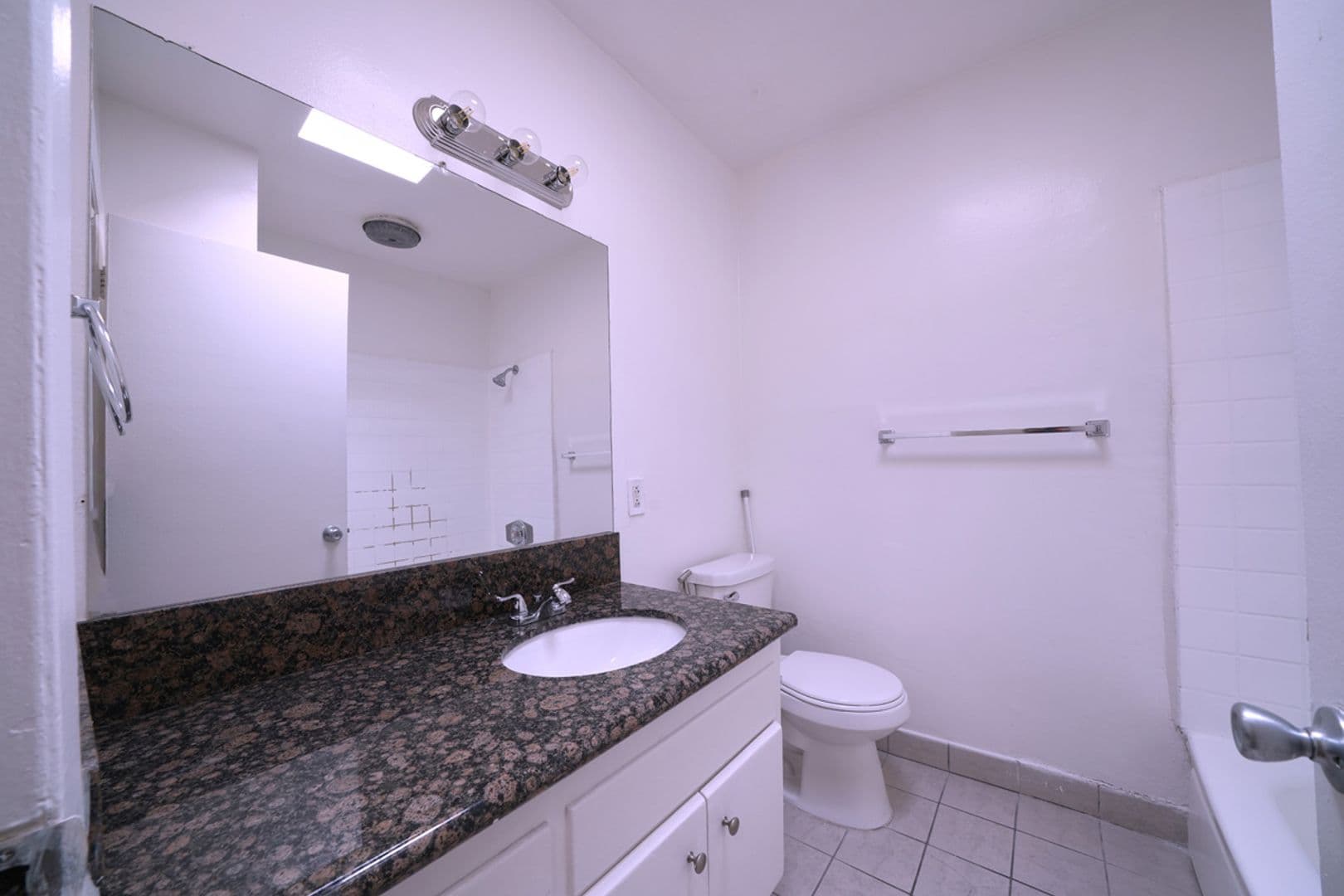Van Nuys Apartment: 6042/6060 Fulton Ave.