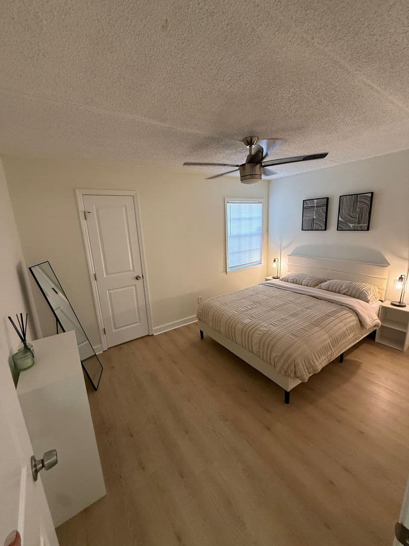 St Petersburg House: 8500 13th St N