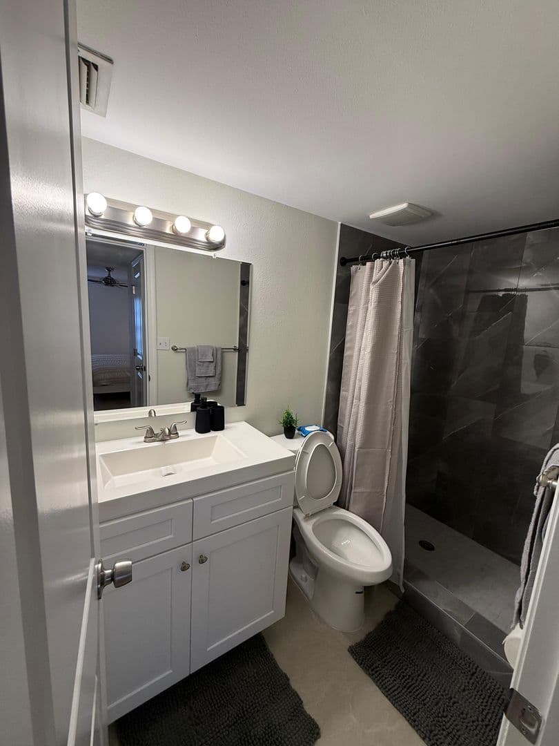 St Petersburg House: 8500 13th St N