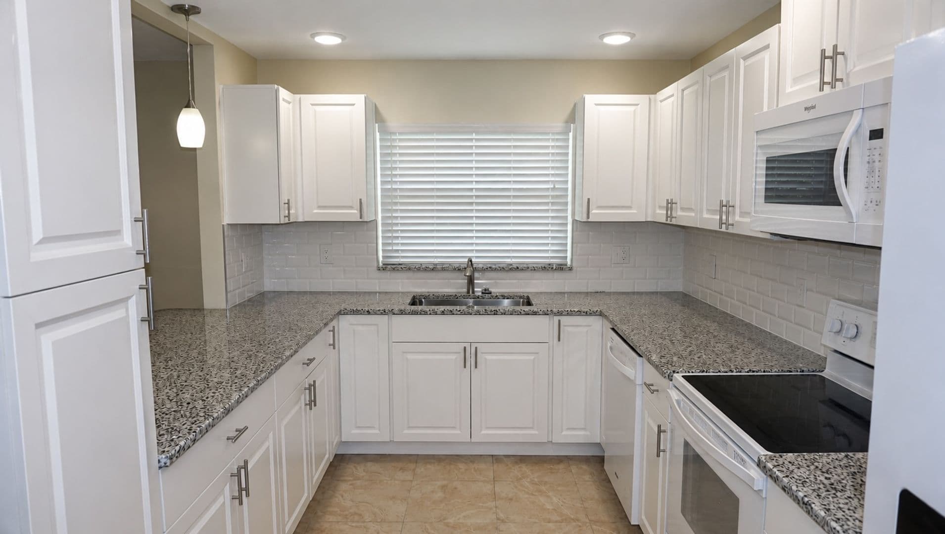 Brandon House: 213 Foxwood Dr