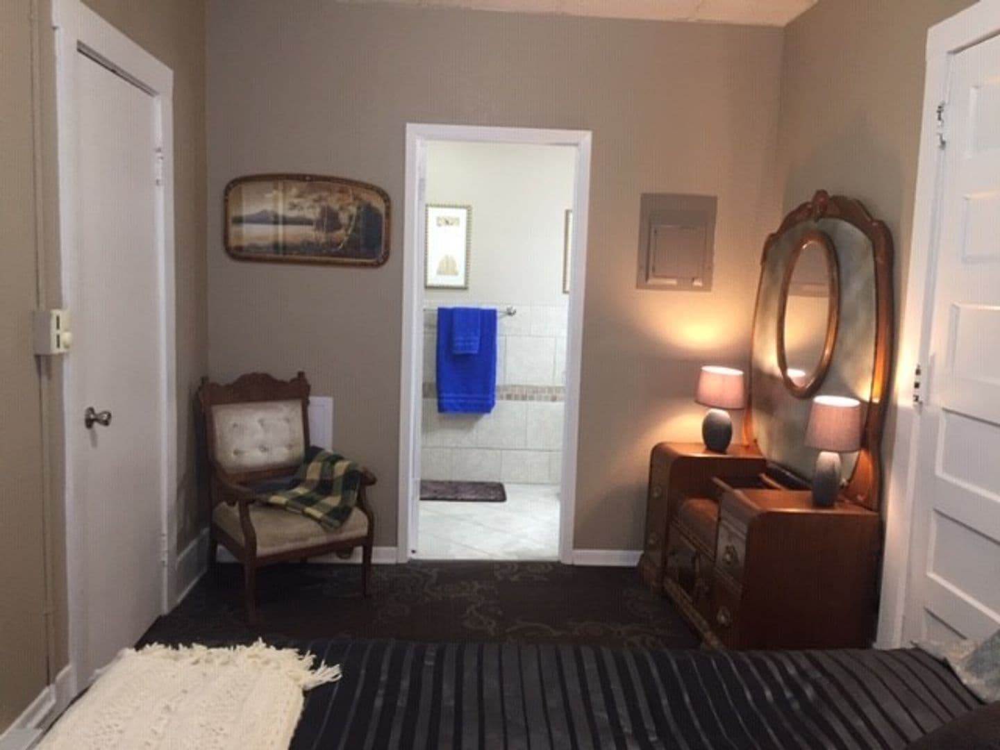 Boone Apartment: 814 8th St.