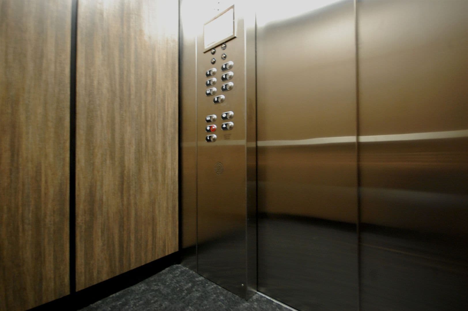 Boone Apartment: 814 8th St.