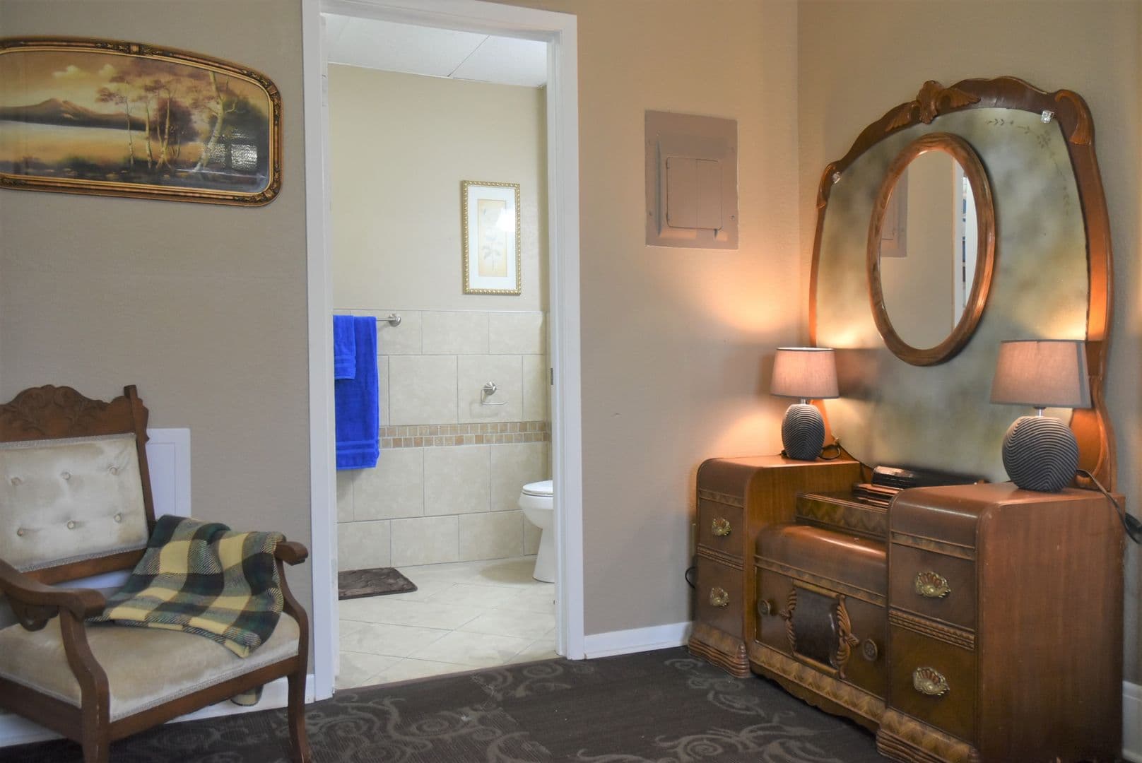 Boone Apartment: 814 8th St.