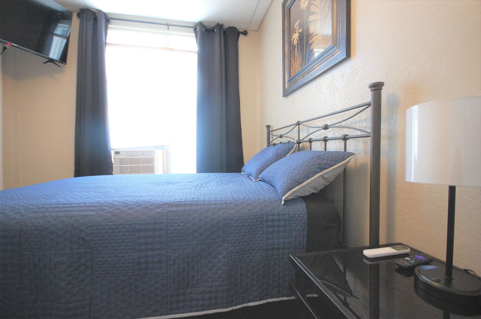 Boone Apartment: 814 8th St.