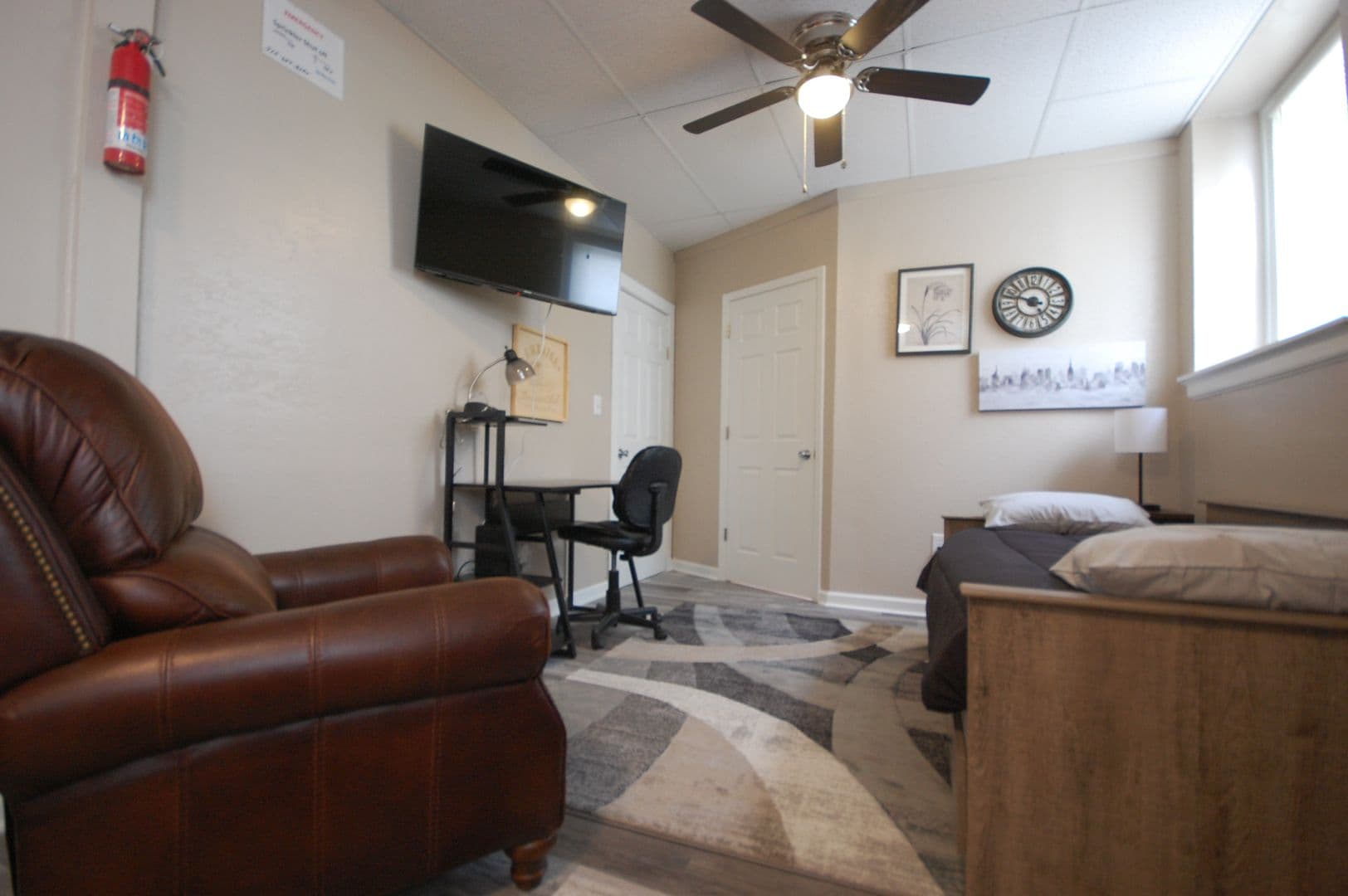 Boone Apartment: 814 8th St.