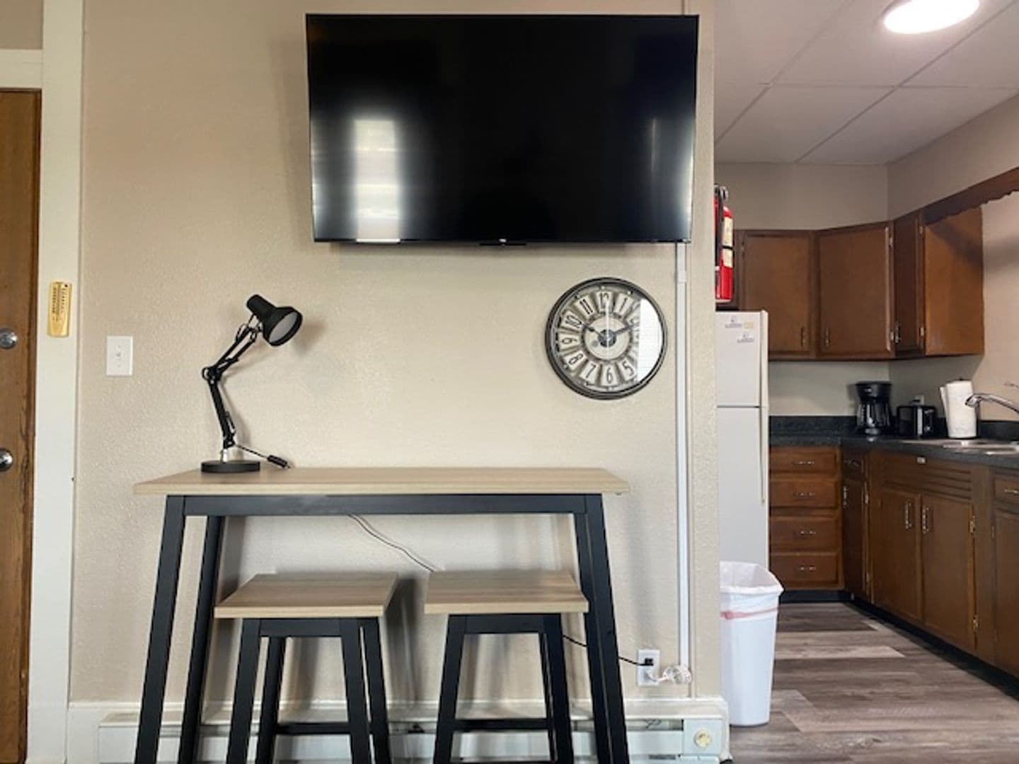 Boone Apartment: 814 8th St.