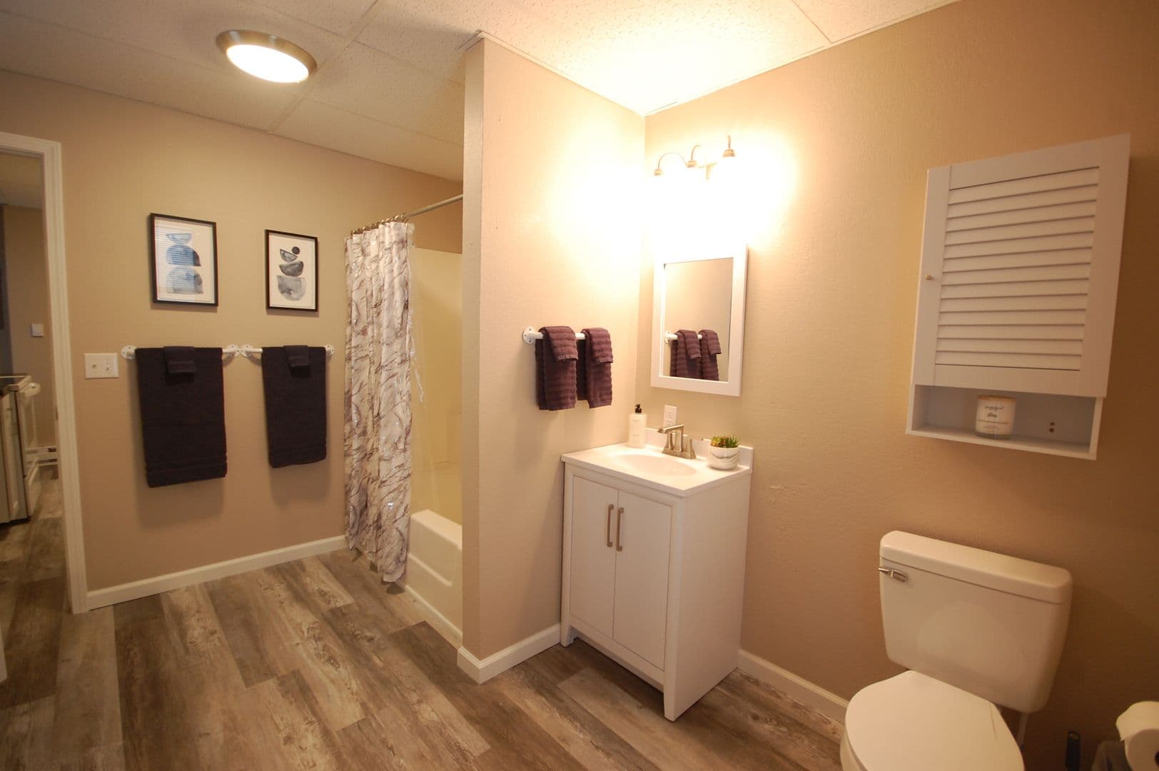 Boone Apartment: 814 8th St.