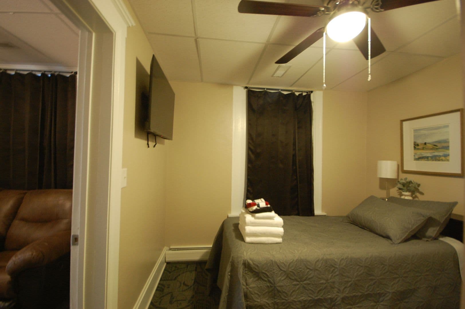 Boone Apartment: 814 8th St.