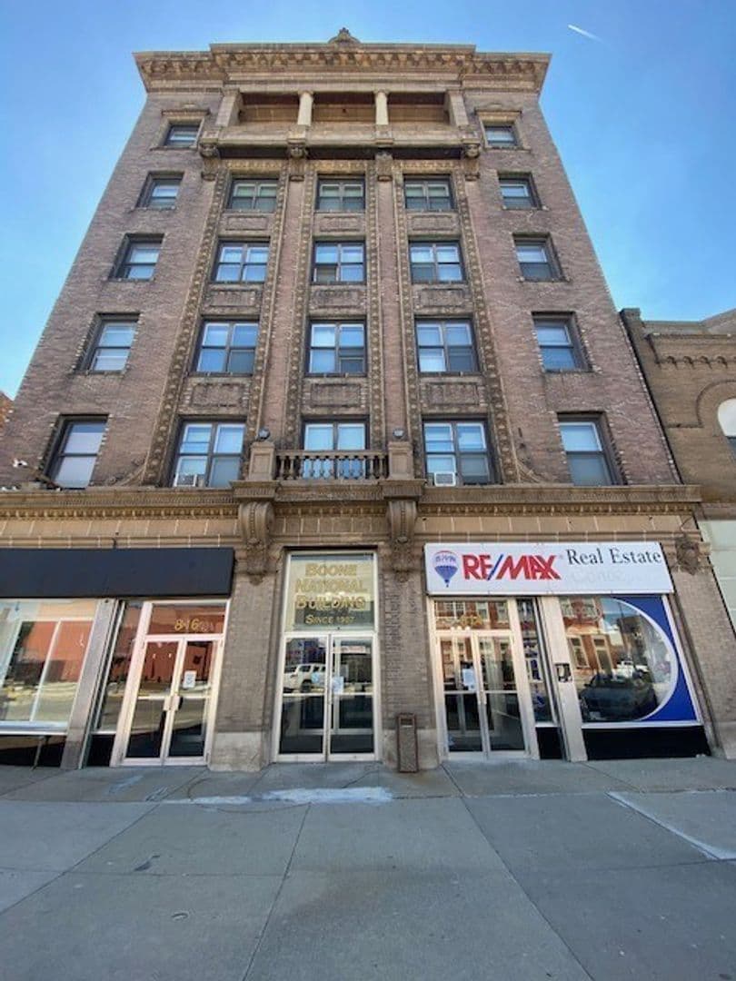 Boone Apartment: 814 8th St.