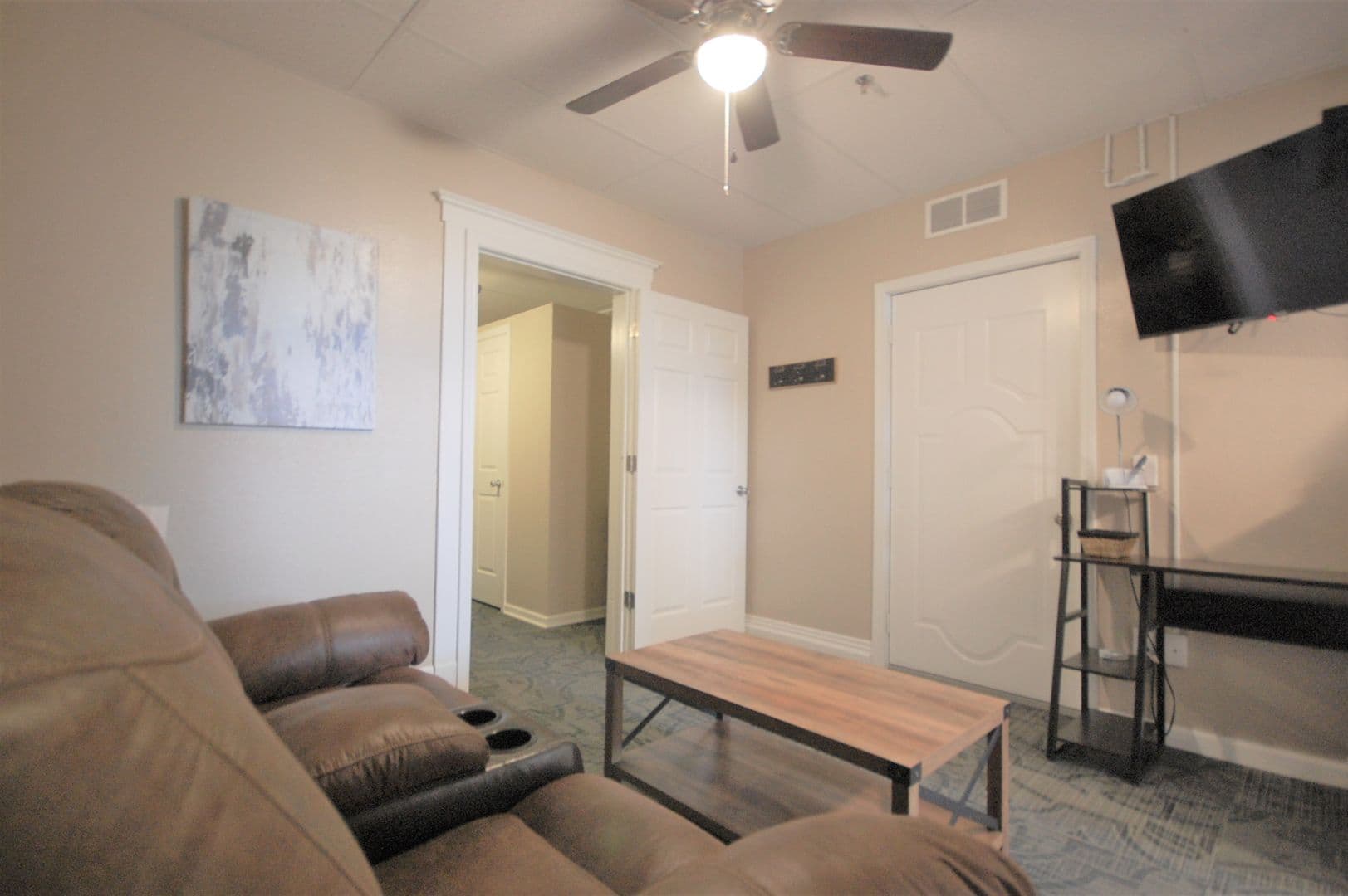 Boone Apartment: 814 8th St.