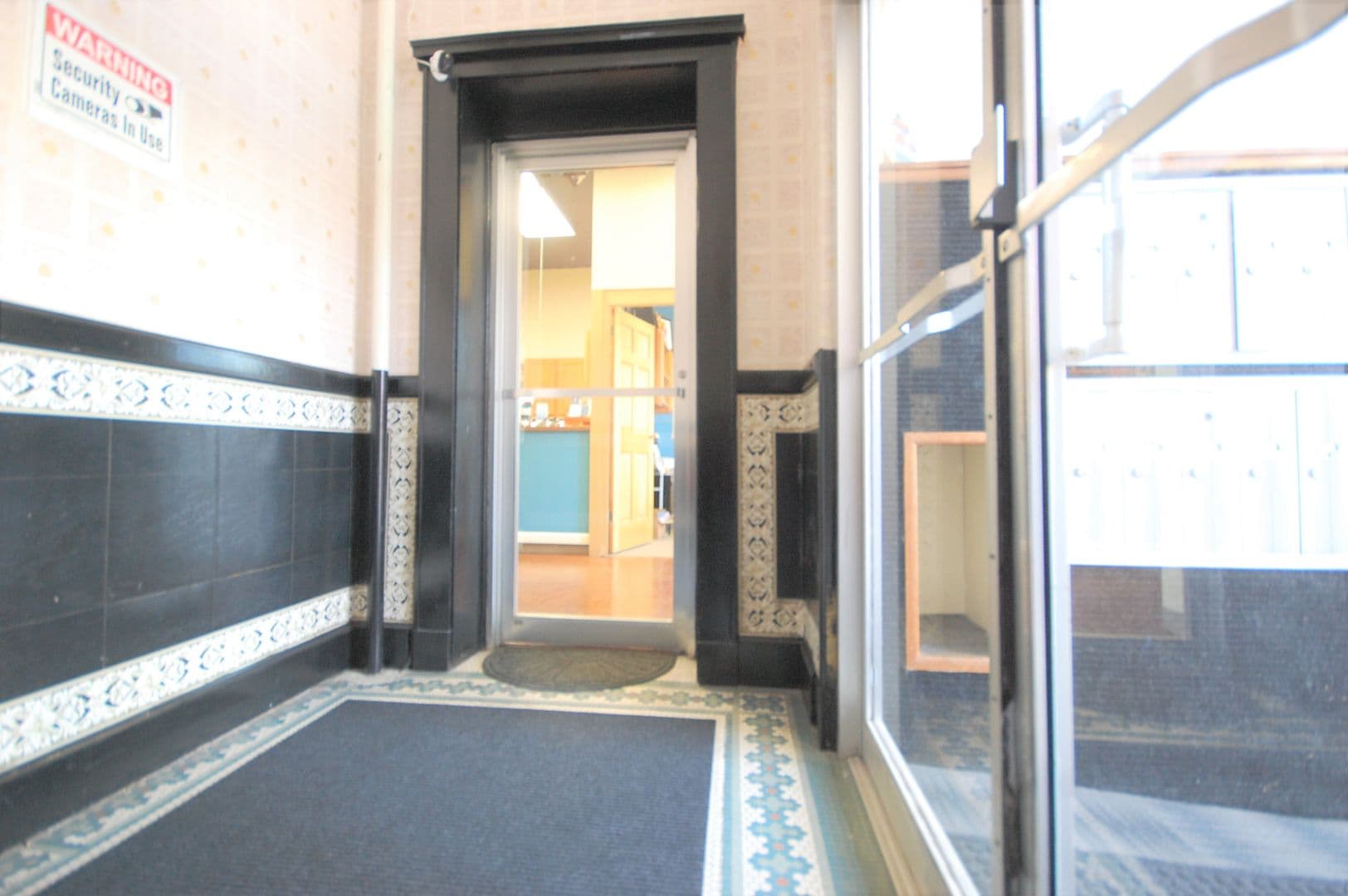 Boone Apartment: 814 8th St.