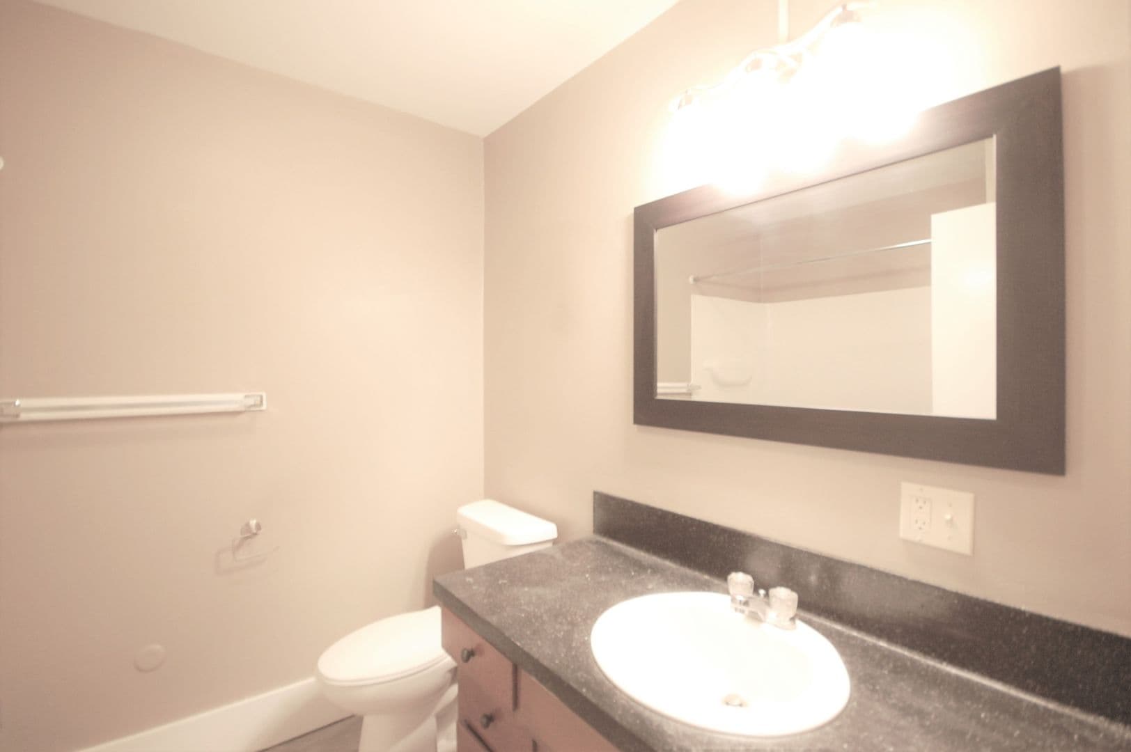 Boone Apartment: 815 Story