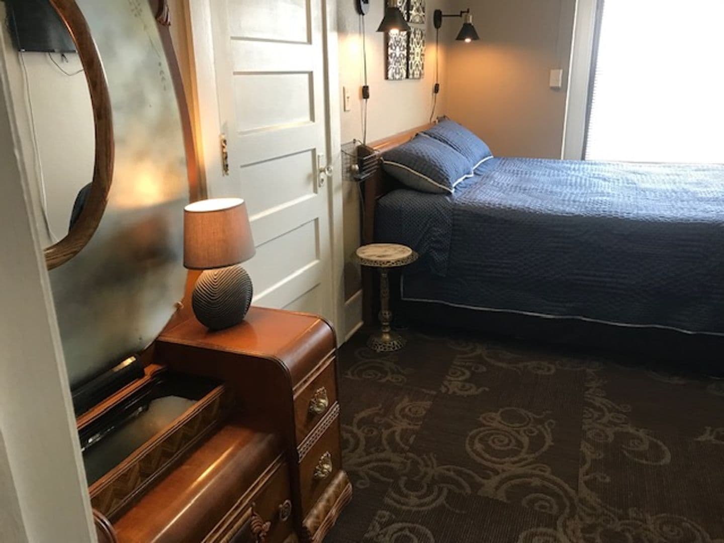 Boone Apartment: 814 8th St.
