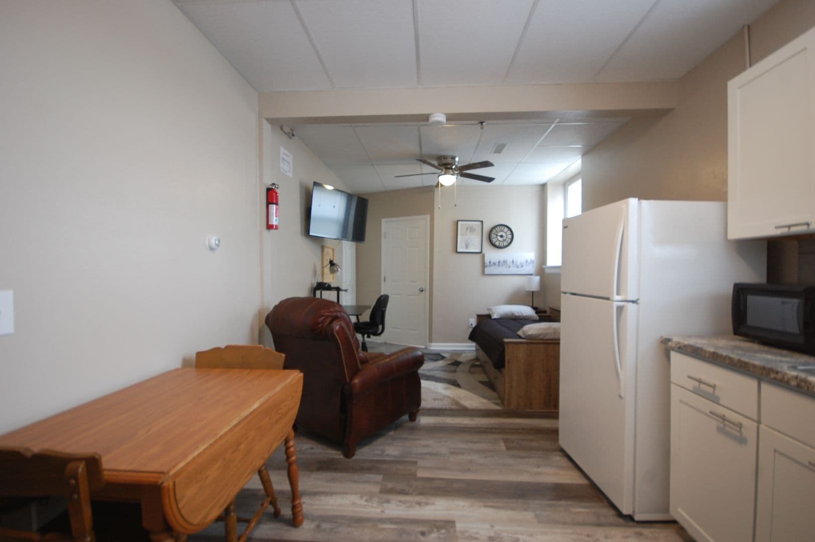 Boone Apartment: 814 8th St.