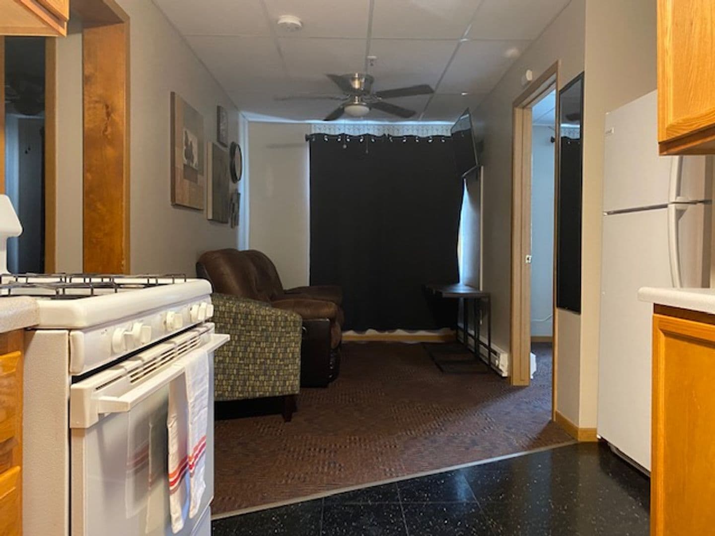 Boone Apartment: 814 8th St.
