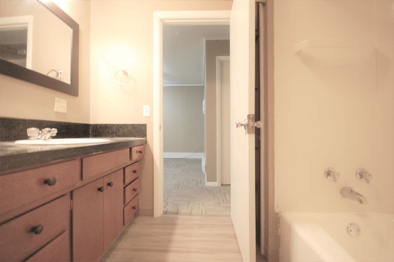 Boone Apartment: 815 Story