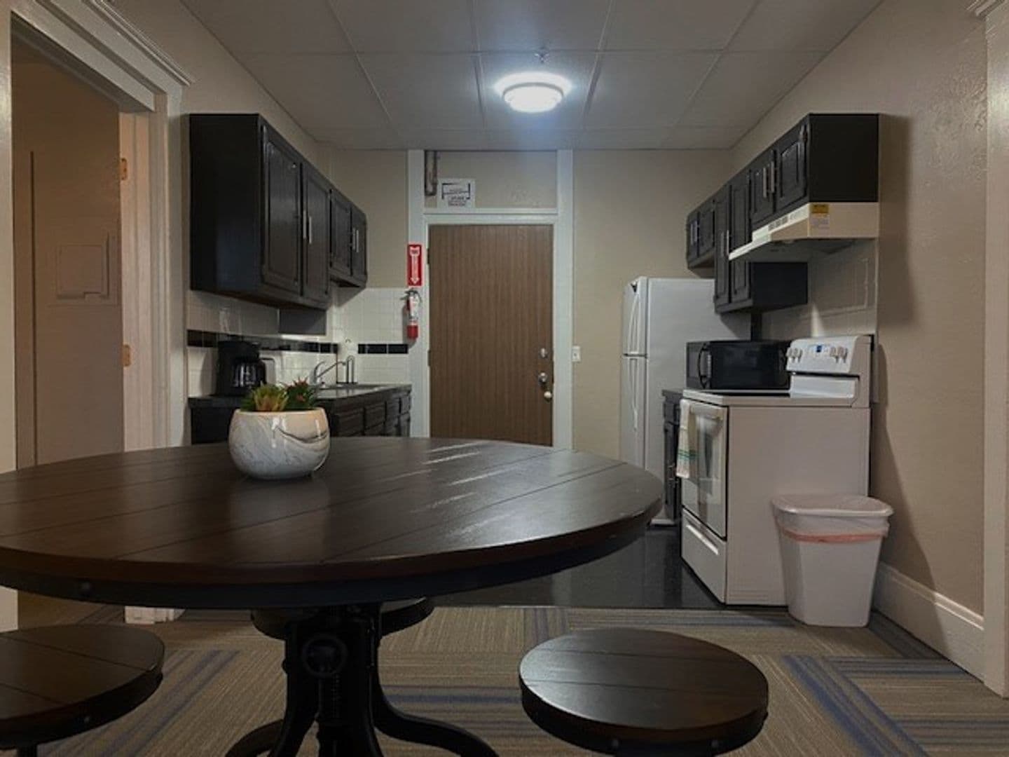 Boone Apartment: 814 8th St.
