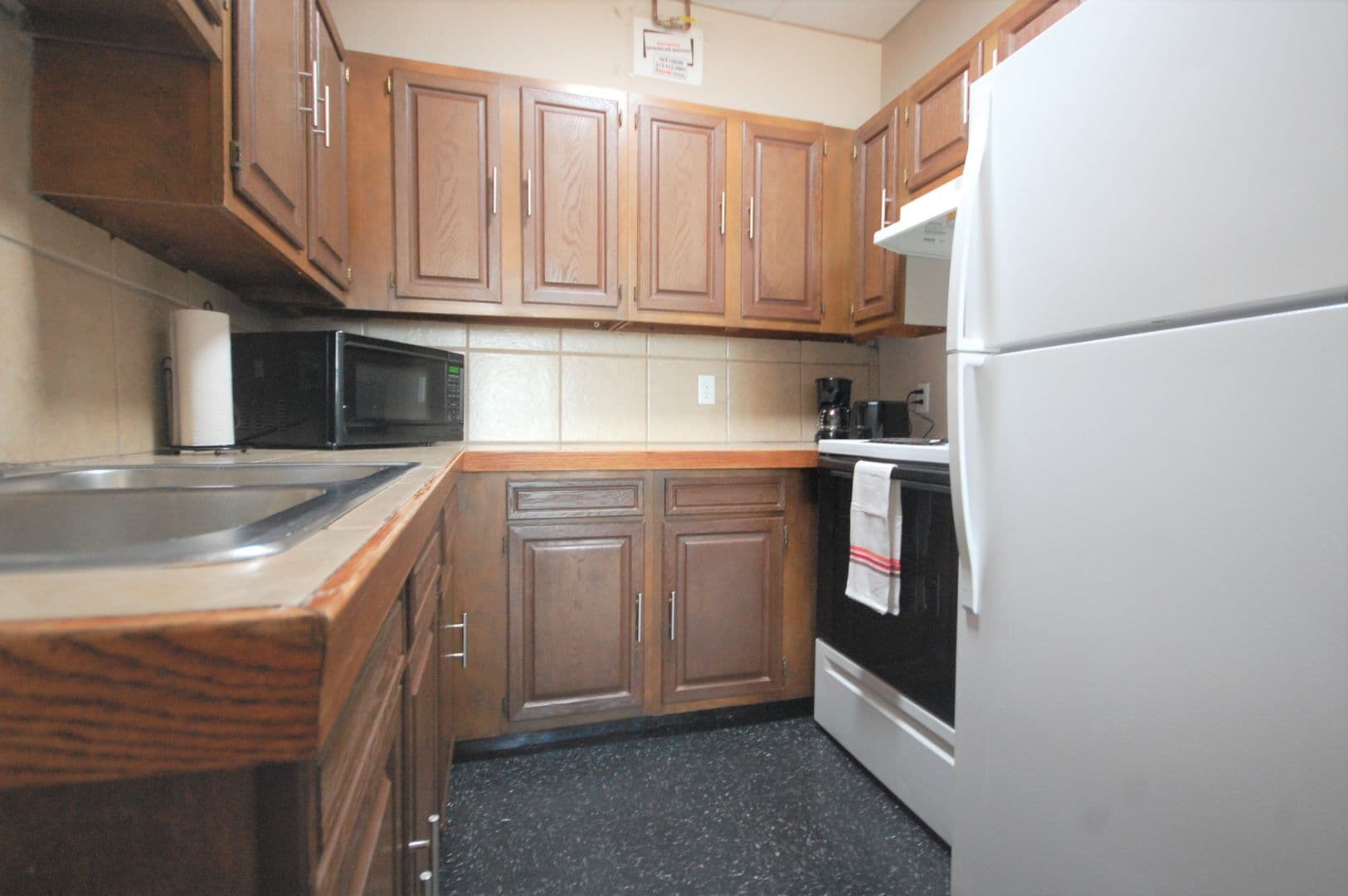 Boone Apartment: 814 8th St.