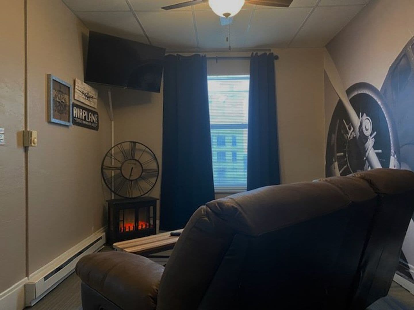 Boone Apartment: 814 8th St.
