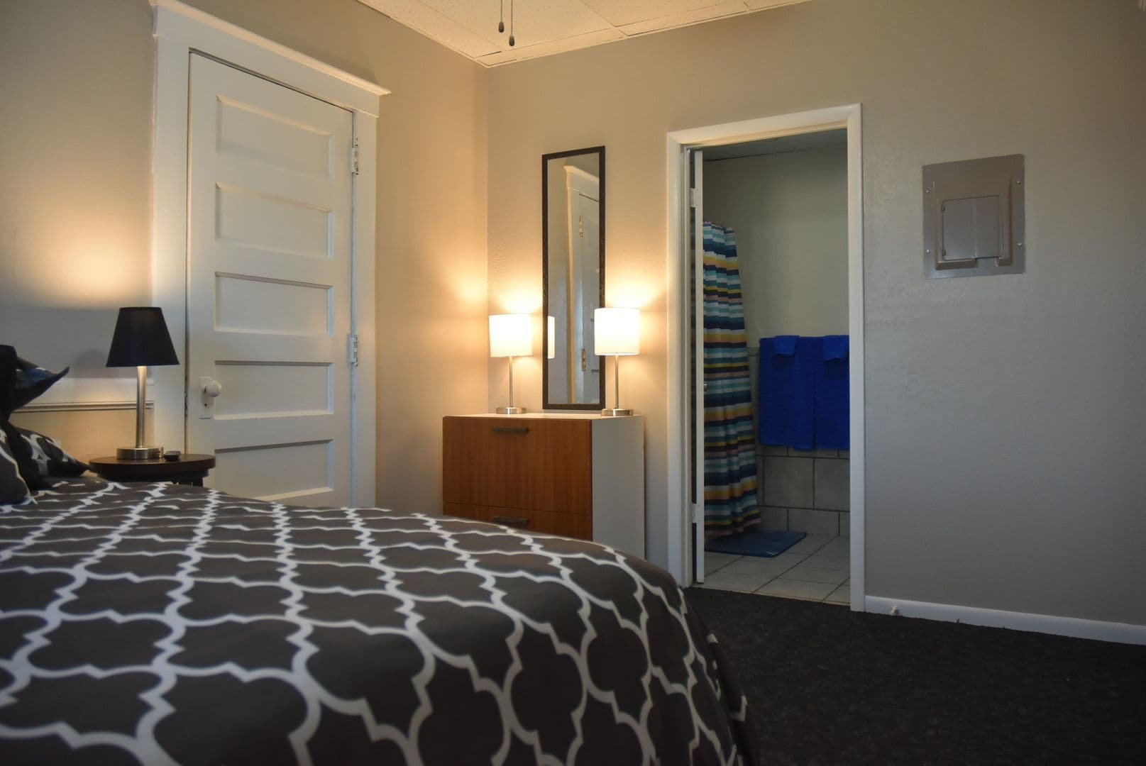 Boone Apartment: 814 8th St.