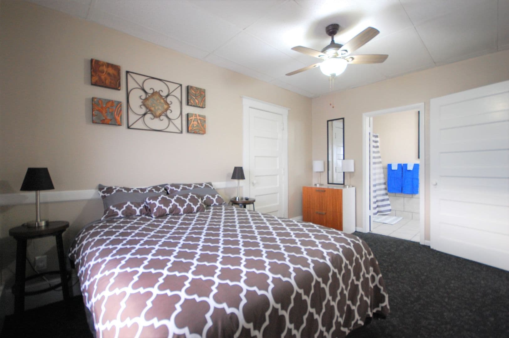 Boone Apartment: 814 8th St.