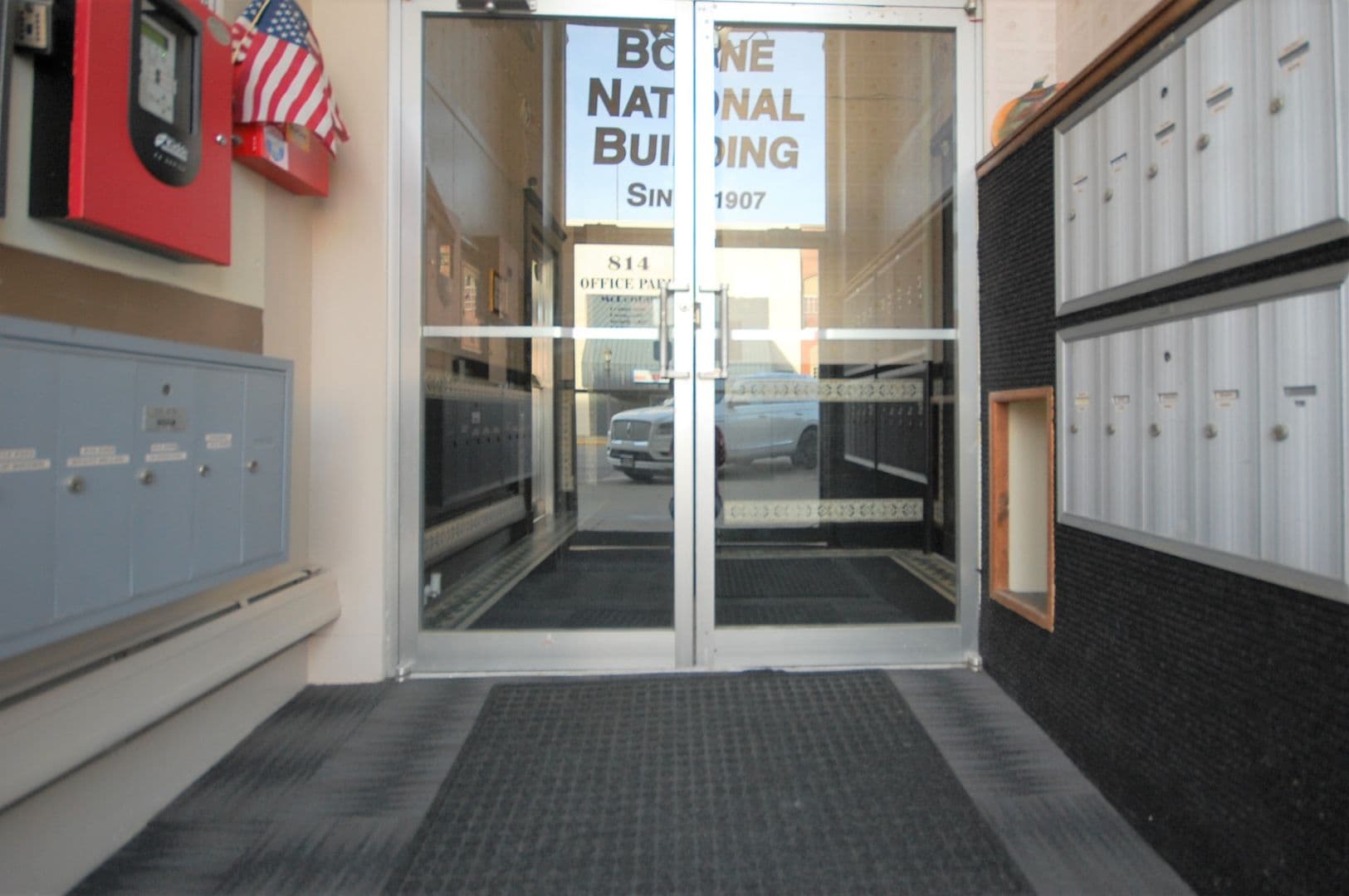 Boone Apartment: 814 8th St.