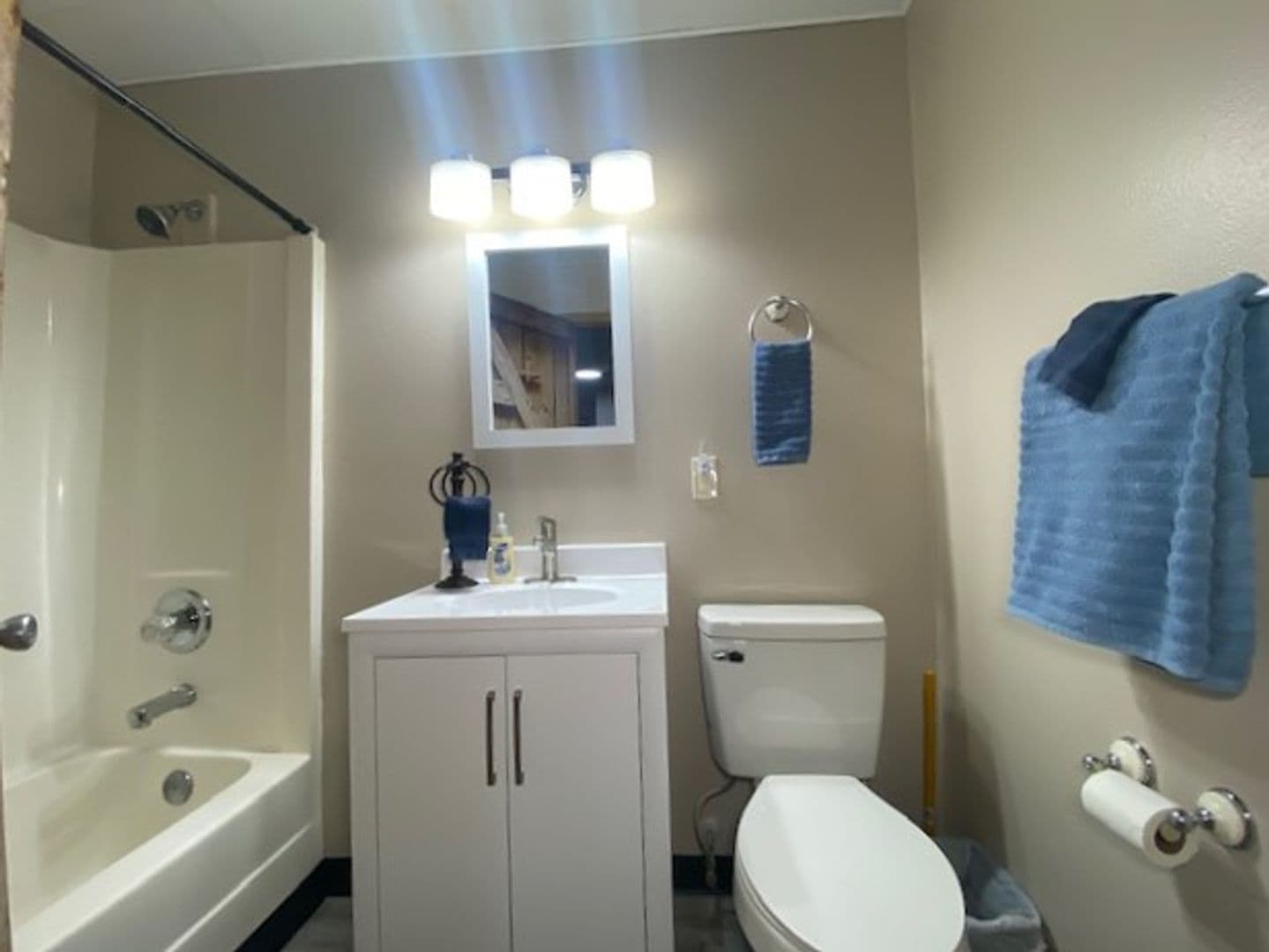 Boone Apartment: 814 8th St.