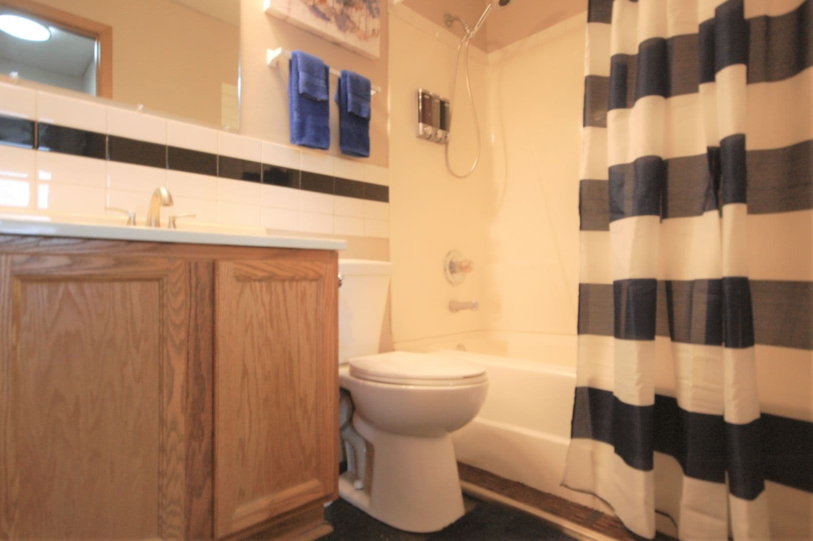 Boone Apartment: 814 8th St.
