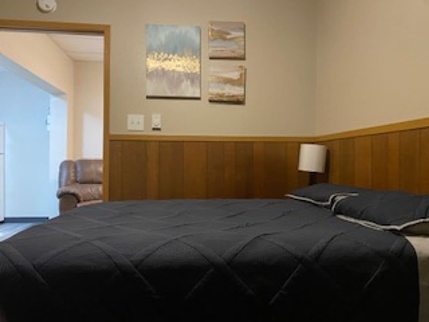Boone Apartment: 814 8th St.