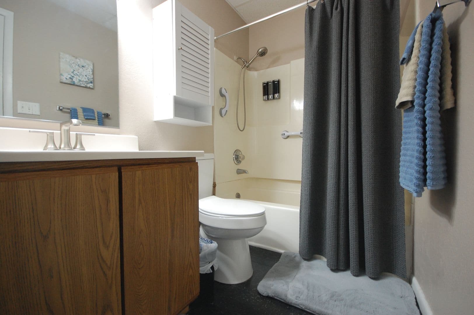Boone Apartment: 814 8th St.