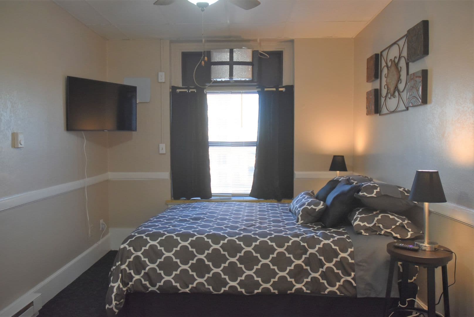 Boone Apartment: 814 8th St.